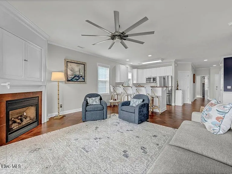 2555 Saint James Dr #104 — Photo 9