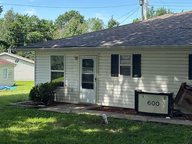 600 NW Westvale Cir #A — Photo 2