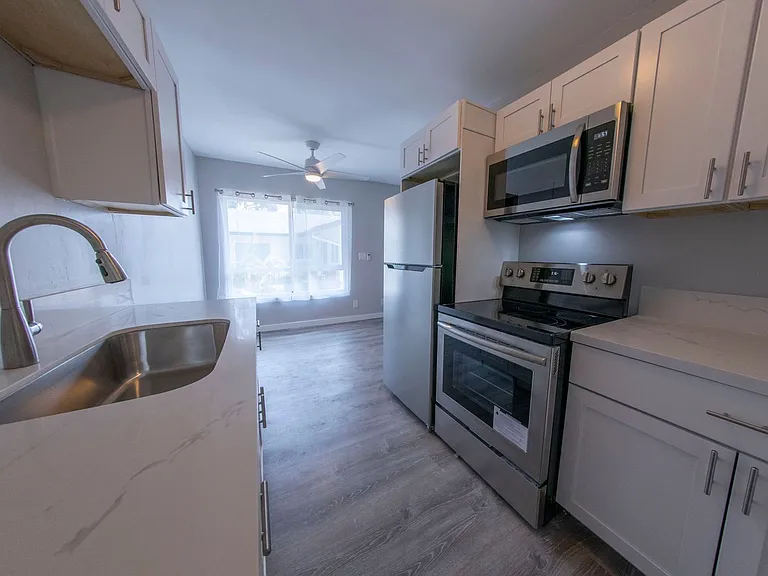 4101 Park Pl Apts — Photo 2