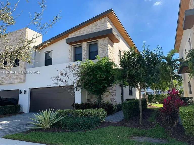10510 NW 78th Ter #10510 — Photo 1