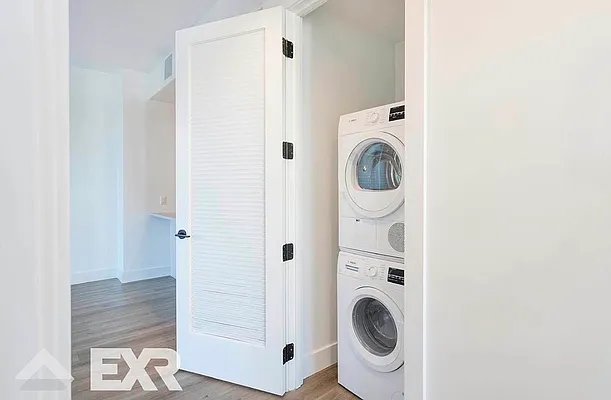 Laundry, photo 1