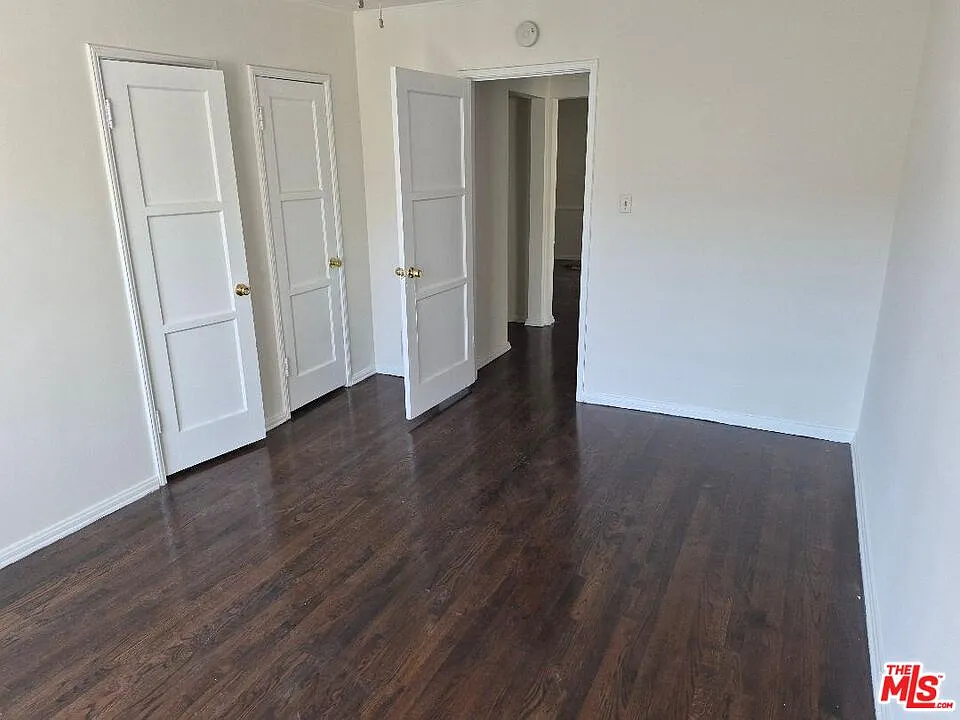 Building Photo - 8561 Holloway Dr #1/4