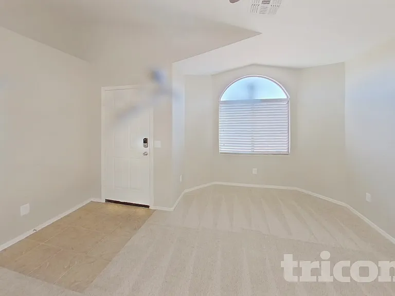45539 W Sky Ln — Photo 2