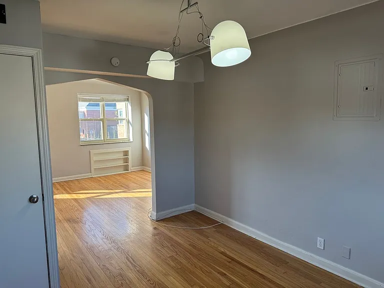 5835-45 Lindenwood Avenue — Photo 5