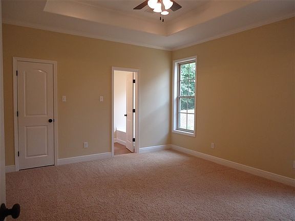 5th image of 208 Hedge Hill Dr