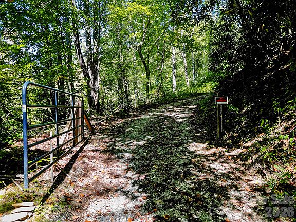3rd image of 172 Rocky Top Ridge Dr