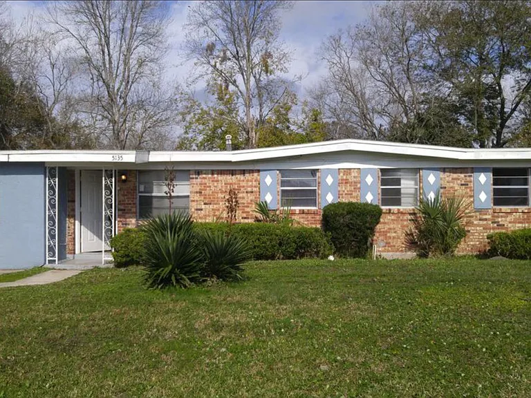 5135 Chivalry Dr — Photo 1