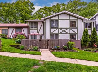 290 Brettonwoods Dr, Coram, NY 11727