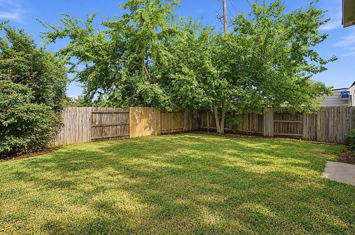 4 bed, 2.5 bath, 1870 sqft, $2,300 — Photo 4