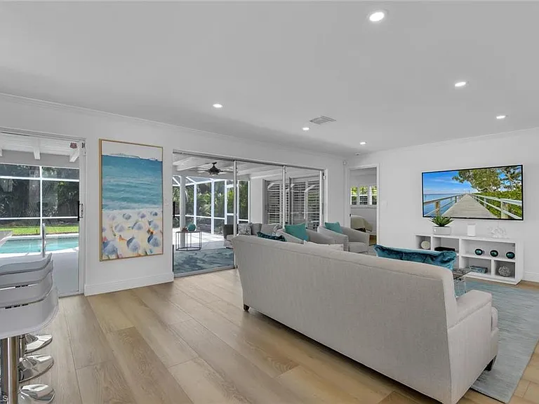 740 Park Shore Dr — Photo 3