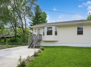 626 SW 61st St, Des Moines, IA 50312