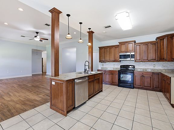 4th image of 504 Sugar Plum St