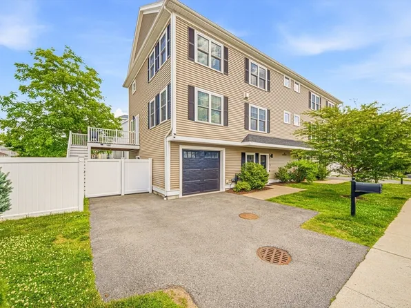 4 Boynton St #1, Waltham, MA 02453