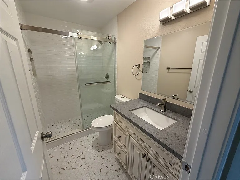 572 N Orange St — Photo 33
