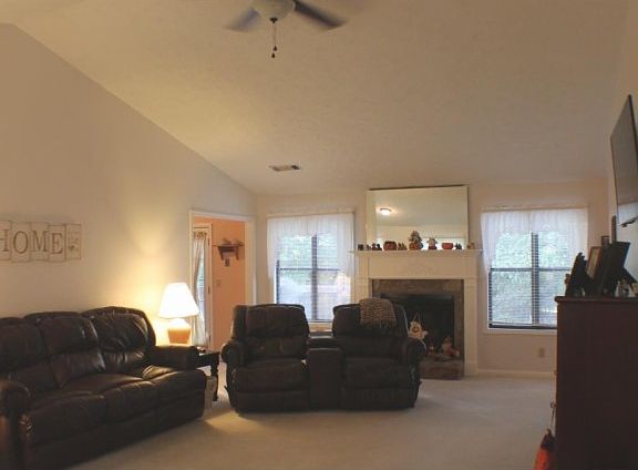 4th image of 512 River Pl