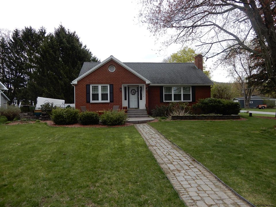 1st image of 8 Hillview Dr