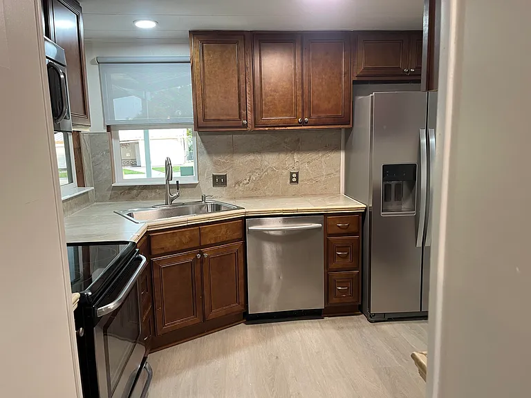 2425 Harden Blvd — Photo 6