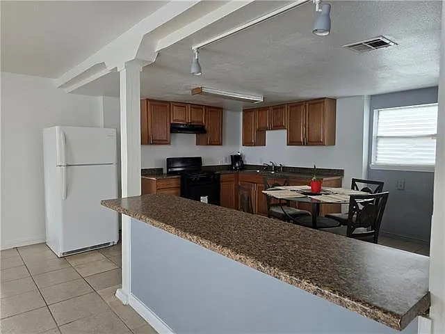 3718 Franklin Ave — Photo 4