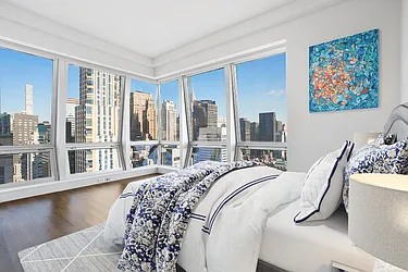 Rented by New York Casas Ltd.