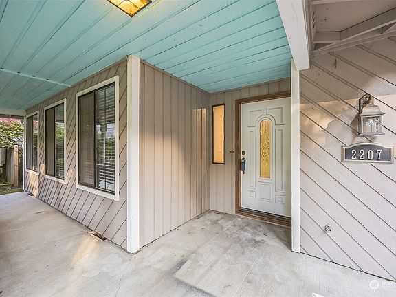 3rd image of 2207 33rd Avenue SE