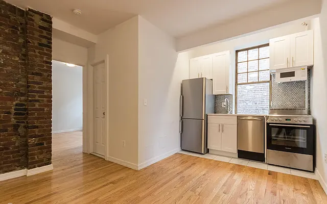 Rented by J PRESTON AND ASSOCIATES INC | media 8