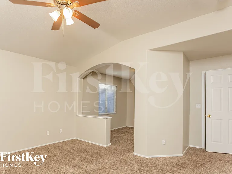 9947 Pioneer Ave — Photo 13