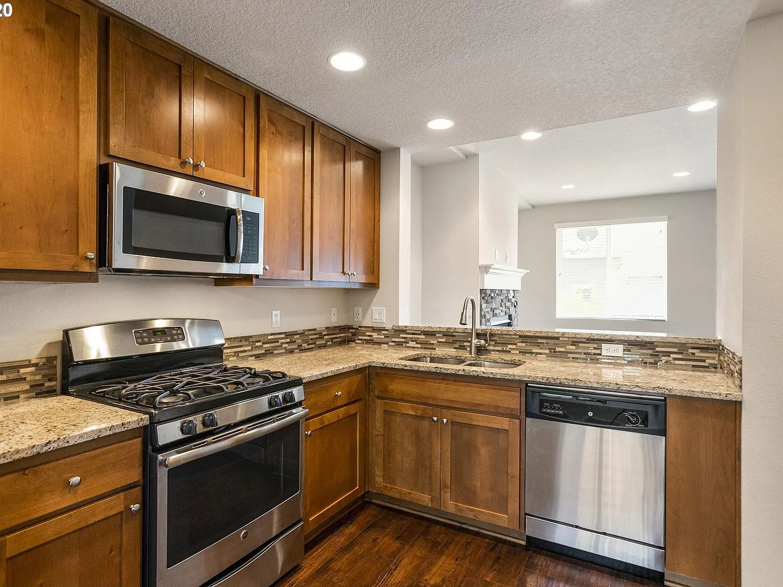 3 bed, 1674 sqft, $2,375 — Photo 3
