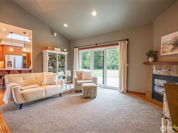 5th image of 810 Big Pine Way