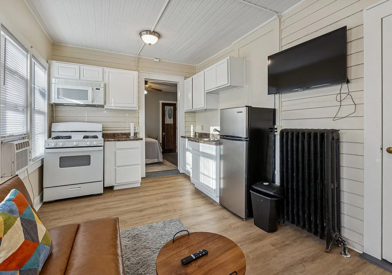 833 Park Ave — Photo 4