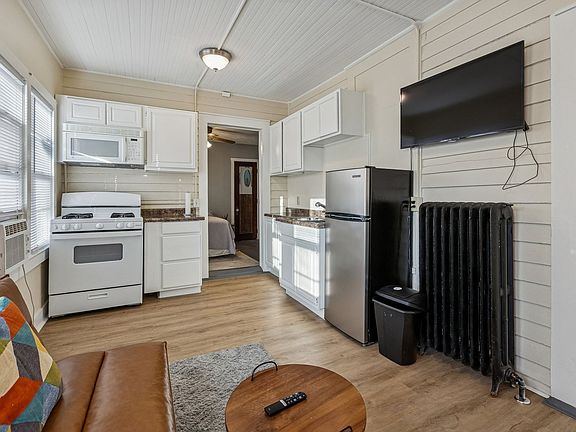 4th image of 833 Park Ave #2