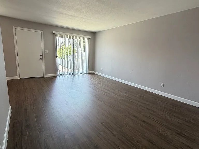 5916 Burnham Ave — Photo 11