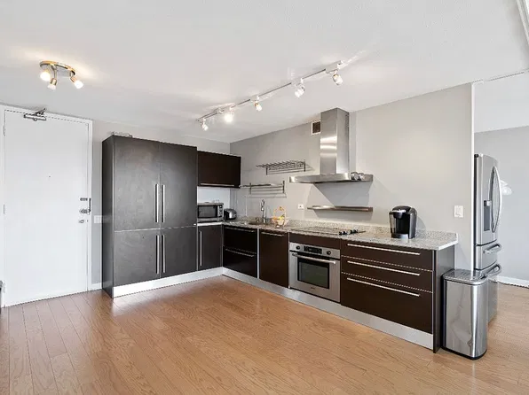 340 W Diversey Pkwy APT 2018, Chicago, IL 60657