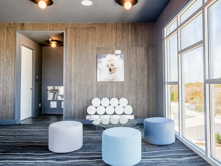 Major Tom Sky Lounge Cirrus Apartments