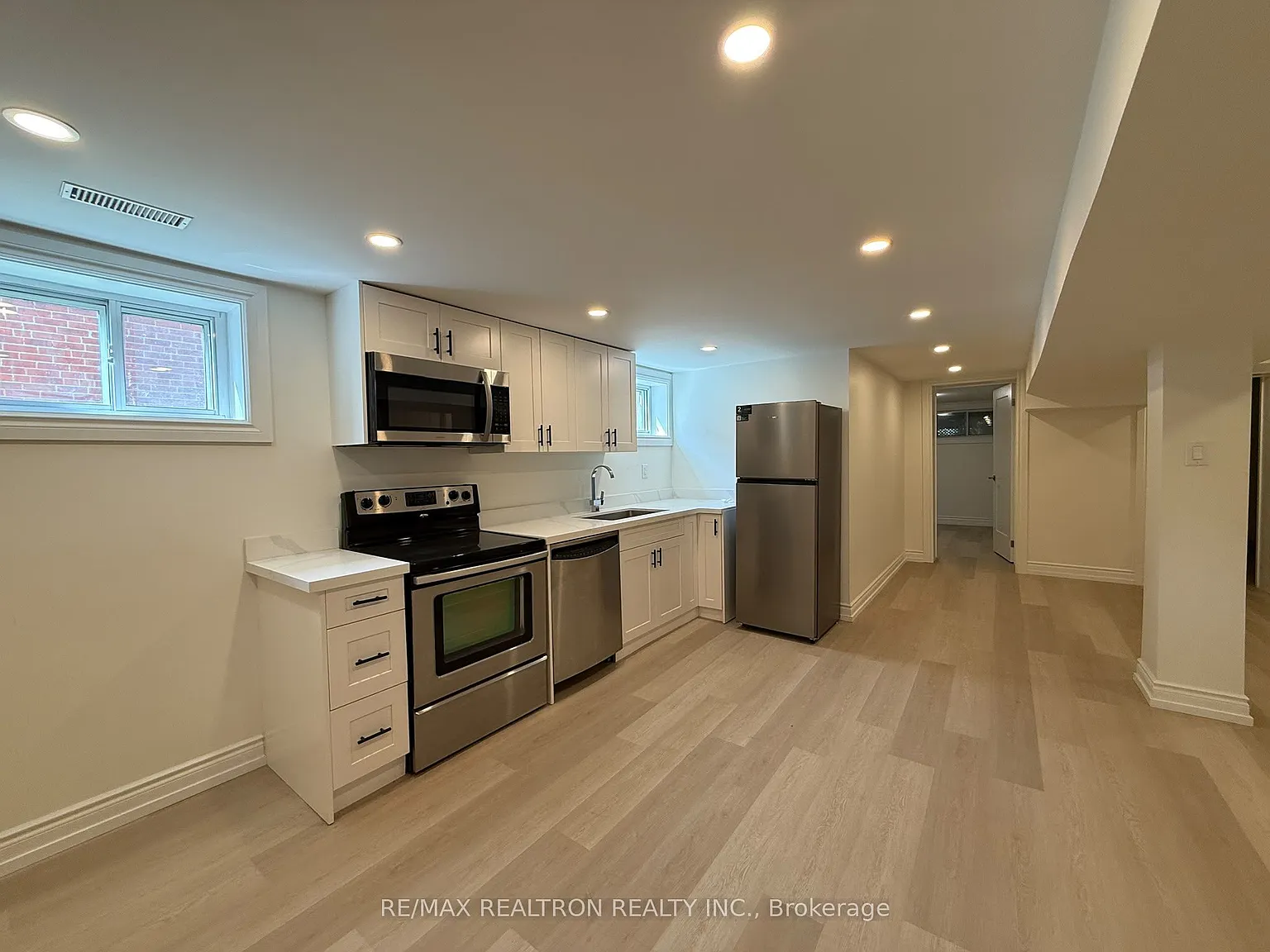 5 bed, $1,999 — Photo 4