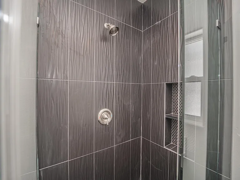 4526 1/2 Saint Charles Pl — Photo 33