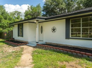 219 Rabbit Trl, Lake Jackson, TX 77566