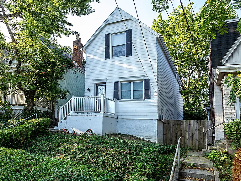 527 Riddle Rd. (Upper Riddle Rd.) Walk to UC, also UC shuttle stops across the street.
