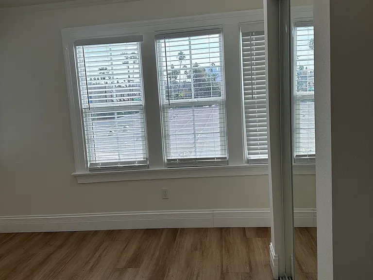 1037 S Vermont Ave #2 — Photo 10