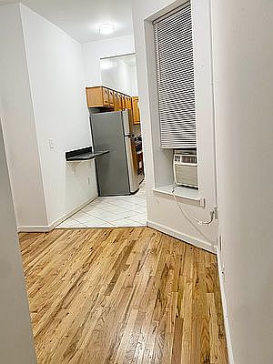 3rd image of 113 E 102nd St APT 1A