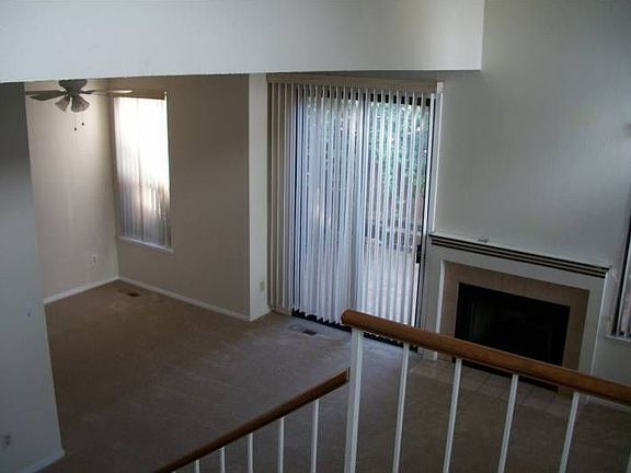 Entry View LR/FirePl/DR