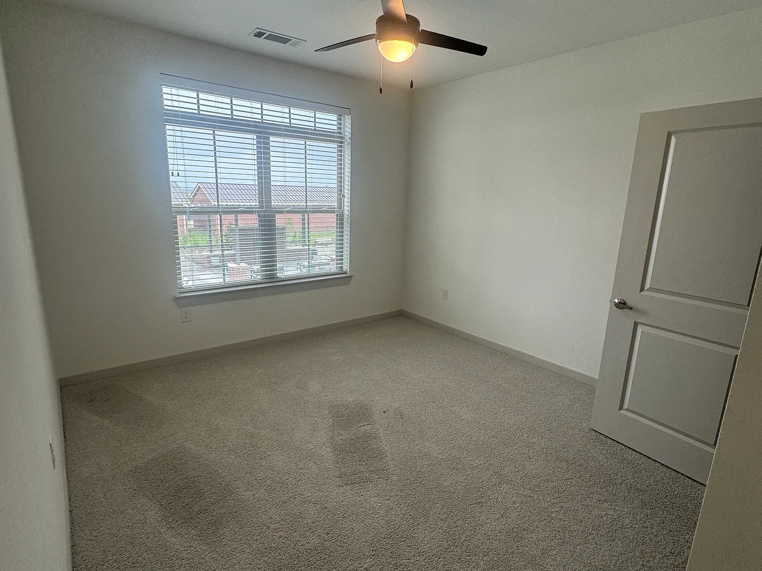2 bed, 1179 sqft, $1,599 — Photo 4
