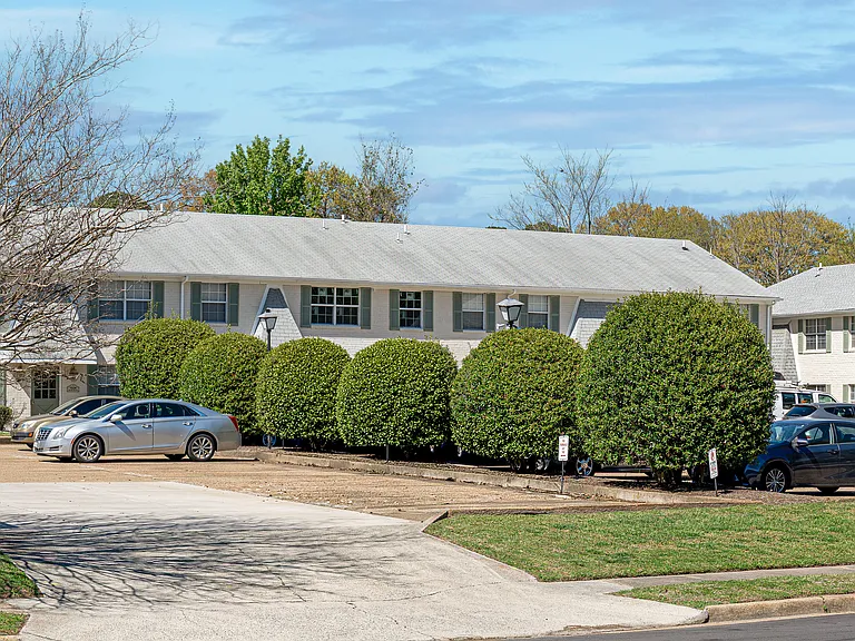 Meadow Brook Terrace — Photo 9