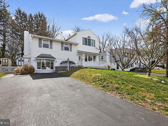 3rd image of 345 Summit Rd