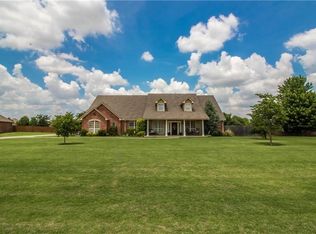 9925 SW 35th St, Yukon, OK 73099