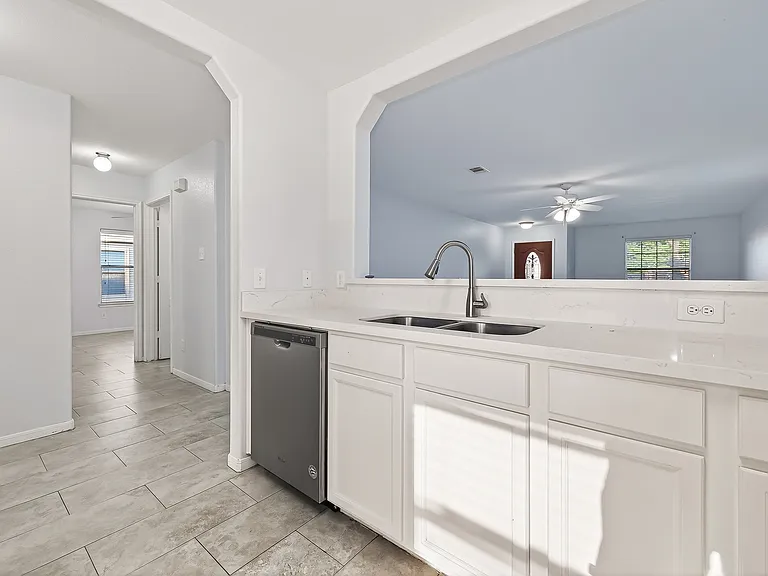 2731 Roaring Oaks Ln — Photo 8