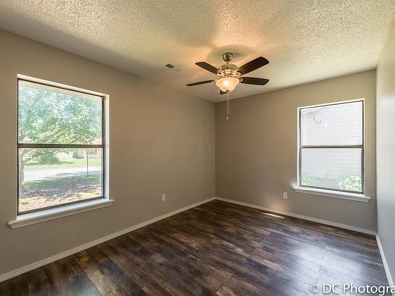 1704 SW D St — Photo 12