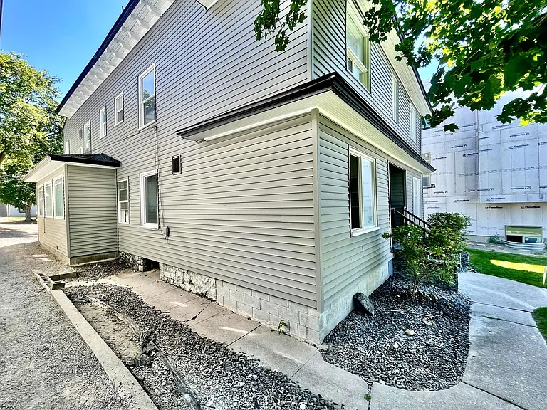 Adams Apartments — Photo 29