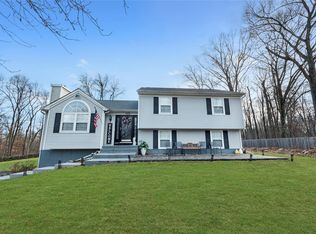122 Foxwood Dr S, Newburgh, NY