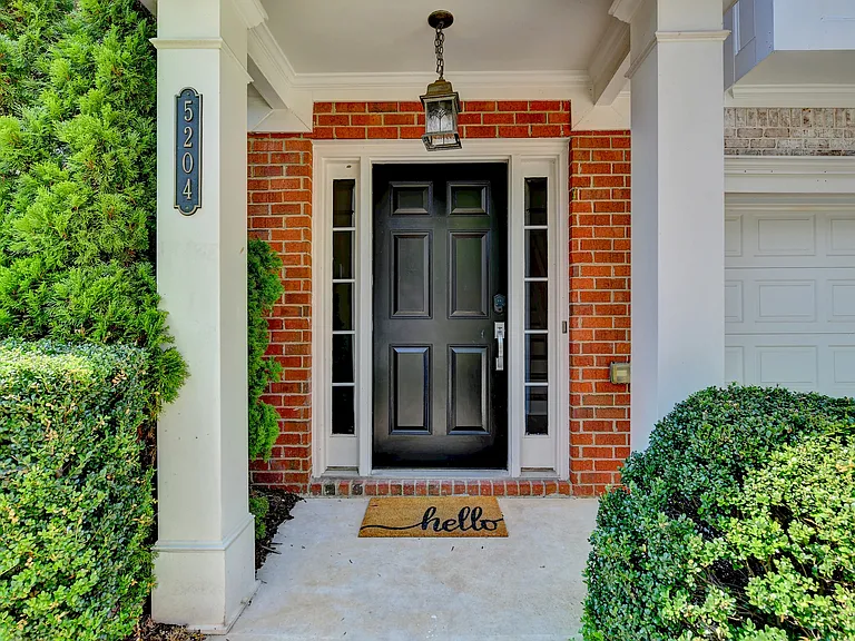 5204 Wellsley Bnd — Photo 2