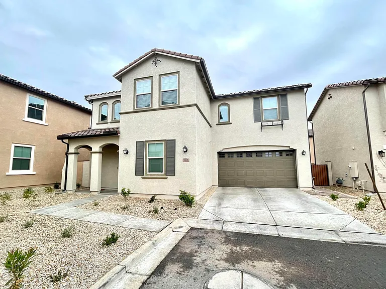 9906 E Texas Ave — Photo 1